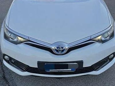 Usata Toyota Auris Hybrid Business Edition 99 CV (72 kW) 2019 Bianco Station wagon