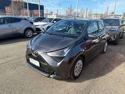 Usata Toyota Aygo X-play 72 CV (52 kW) 2021 Grigio Utilitaria