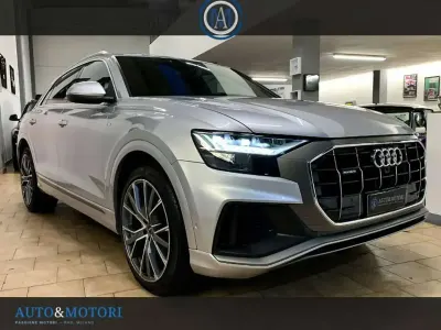 Usata Audi Q8 S-Line 340 CV (250 kW) 2021 Argento SUV