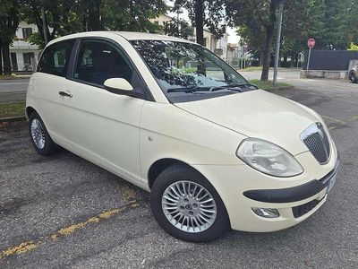 Usata Lancia Ypsilon 69 CV (50 kW) 2004 Giallo Utilitaria