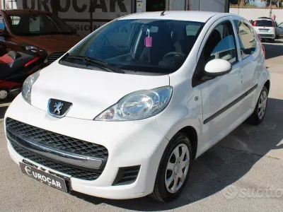 Usata Peugeot 107 68 CV (50 kW) 2010 Bianco Utilitaria