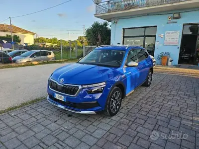Käytetty Skoda Kamiq ScoutLine 90 HP (66 kW) 2022 Sininen Katumaasturi