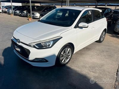 Usata Hyundai i20 Style 75 CV (55 kW) 2015 Bianco Berlina