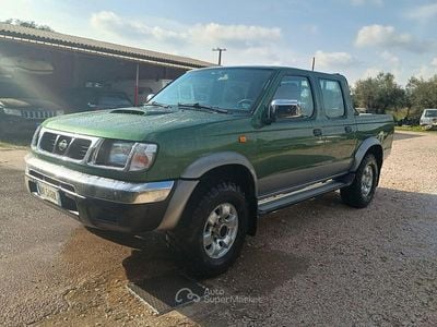 Usata Nissan Navara 103 CV (75 kW) 2000 Verde Pick-up