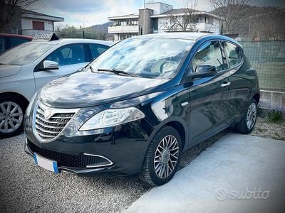 Usata Lancia Ypsilon 69 CV (50 kW) 2013 Nero Utilitaria