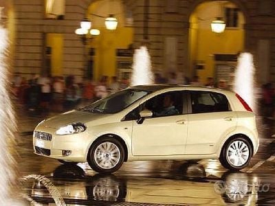 Usata Fiat Grande Punto Dynamic 77 CV (56 kW) 2007 Blu Utilitaria