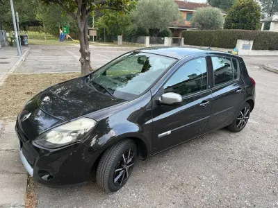 Usata Renault Clio II 75 CV (55 kW) 2011 Nero Berlina