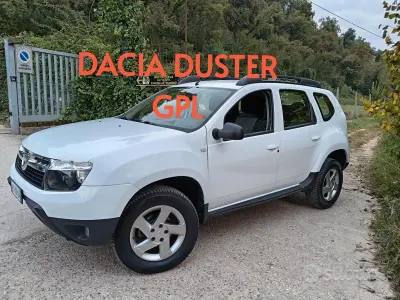 Usata Dacia Duster Lauréate 102 CV (75 kW) 2013 Bianco SUV