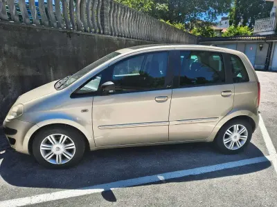 Usata Lancia Musa 95 CV (69 kW) 2006 Beige Monovolume