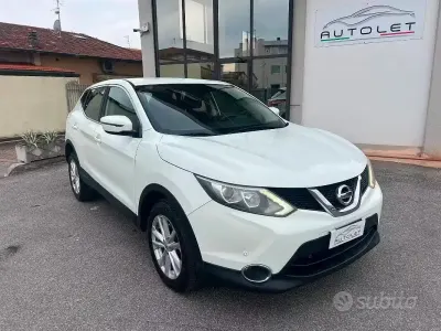 Usata Nissan Qashqai Acenta Premium 110 CV (80 kW) 2015 Bianco SUV
