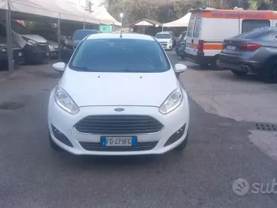 Usata Ford Fiesta Titanium 95 CV (69 kW) 2016 Bianco Utilitaria