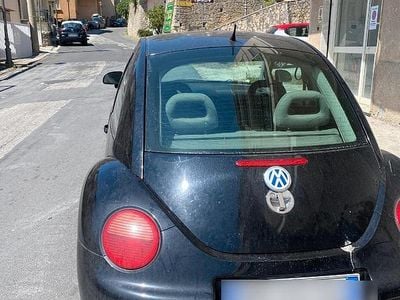 Begagnad VW New Beetle 1999 Svart Halvkombi