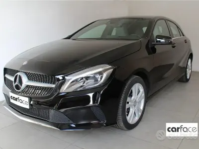 Usado Mercedes A180 122 CV (89 kW) 2013 Negro Berlina