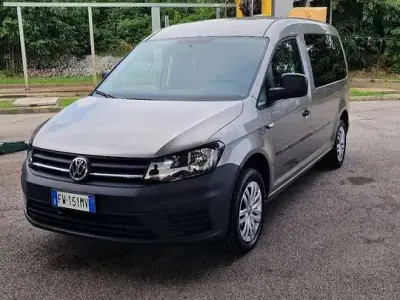 Usata VW Caddy 102 CV (75 kW) 2019 Grigio Monovolume