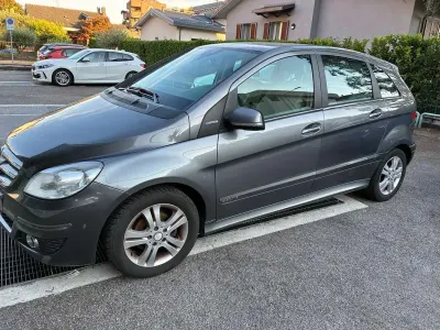 Usata Mercedes B180 Executive 116 CV (85 kW) 2010 Grigio Monovolume