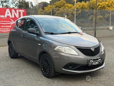 Usata Lancia Ypsilon 69 CV (50 kW) 2018 Grigio Utilitaria