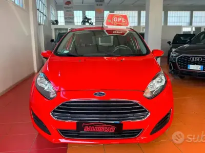 Usata Ford Fiesta 95 CV (69 kW) 2016 Rosso Utilitaria