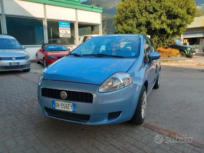 Usata Fiat Grande Punto Active 65 CV (47 kW) 2007 Bluazzurro Utilitaria