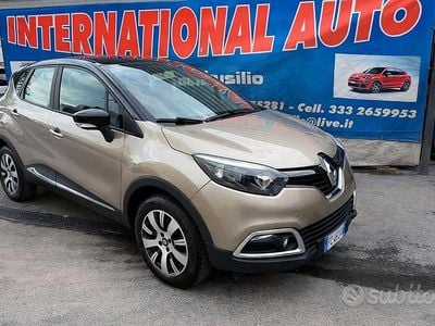 Usata Renault Captur Iconic 90 CV (66 kW) 2016 Marrone SUV