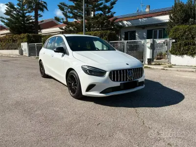 Usata Mercedes B180 136 CV (100 kW) 2019 Bianco Monovolume