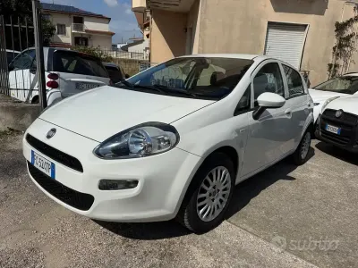 Begagnad Fiat Punto Lounge 95 HK (69 kW) 2016 Vit Halvkombi