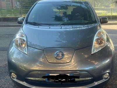 Usata Nissan Leaf Visia 80 kW (109 CV) 2015 Grigio Utilitaria