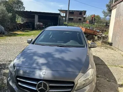 Usata Mercedes A180 109 CV (80 kW) 2014 Grigio Berlina