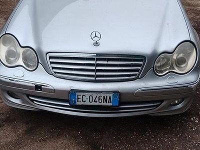 Usata Mercedes C220 149 CV (109 kW) 2007 Grigio Berlina