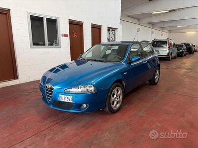 Usata Alfa Romeo 147 105 CV (77 kW) 2006 Blu Utilitaria