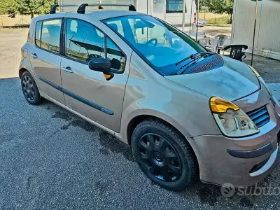 Usata Renault Modus 88 CV (64 kW) 2012 Giallo Monovolume