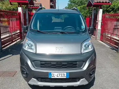 Usata Fiat Qubo Trekking 95 CV (69 kW) 2022 Grigio Monovolume