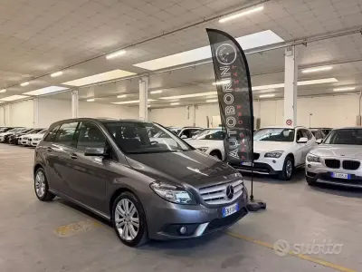 Usata Mercedes B180 Executive 109 CV (80 kW) 2012 Grigio Monovolume