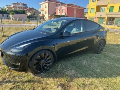 Usata Tesla Model Y Performance 185 kW (252 CV) 2023 Nero SUV