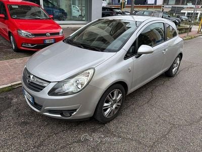 Usata Opel Corsa 95 CV (69 kW) 2011 Argento Utilitaria