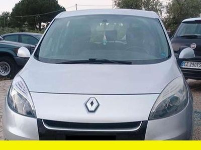 Usata Renault Scénic III 110 CV (80 kW) 2012 Argento Monovolume