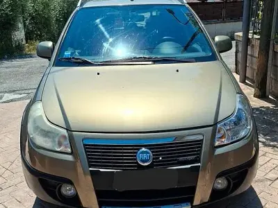 Usata Fiat Sedici 120 CV (88 kW) 2006 Marrone SUV