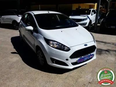 Usata Ford Fiesta Business Edition 75 CV (55 kW) 2017 Bianco Utilitaria