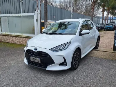 Usata Toyota Yaris Hybrid Trend 92 CV (67 kW) 2022 Bianco Berlina
