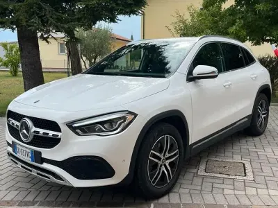 Usata Mercedes GLA180 136 CV (100 kW) 2022 Bianco SUV