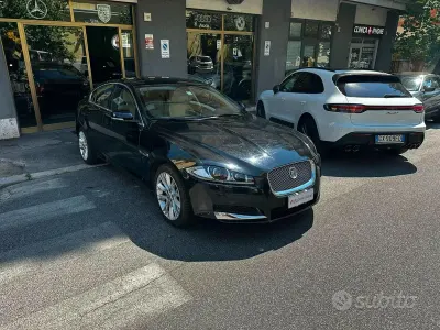 Usata Jaguar XF 190 CV (139 kW) 2012 Nero metallizzato Berlina