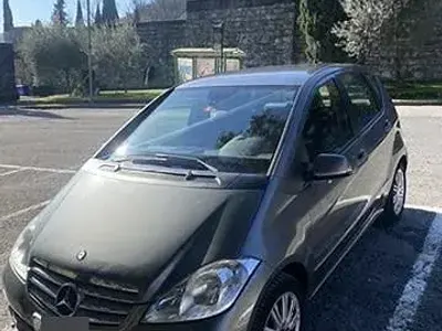 Usata Mercedes 200 140 CV (102 kW) 2010 Grigio Monovolume