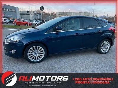 Usata Ford Focus Titanium 150 CV (110 kW) 2011 Blu Berlina