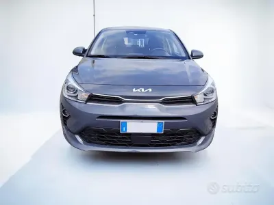 Usata Kia Rio Style 84 CV (61 kW) 2022 Grigio scuro metallizzato Berlina