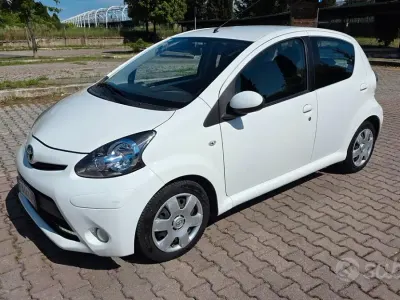 Usata Toyota Aygo Connect Style 68 CV (50 kW) 2012 Bianco Utilitaria