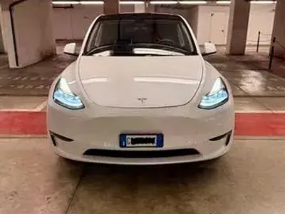 Usata Tesla Model Y Long Range AWD 189 kW (258 CV) 2023 Bianco SUV