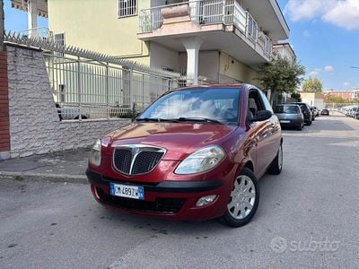 Usata Lancia Ypsilon 69 CV (50 kW) 2004 Arancione Utilitaria