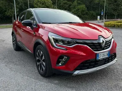 Usata Renault Captur Techno 101 CV (74 kW) 2024 Rosso SUV