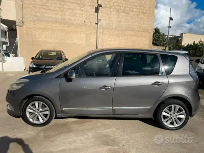 Usata Renault Scénic III XMOD 110 CV (80 kW) 2012 Grigio Monovolume
