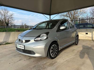 Usata Toyota Aygo 68 CV (50 kW) 2007 Argento Utilitaria