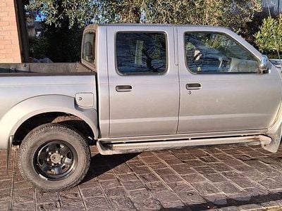 Usata Nissan Navara 133 CV (97 kW) 2004 Argento Pick-up